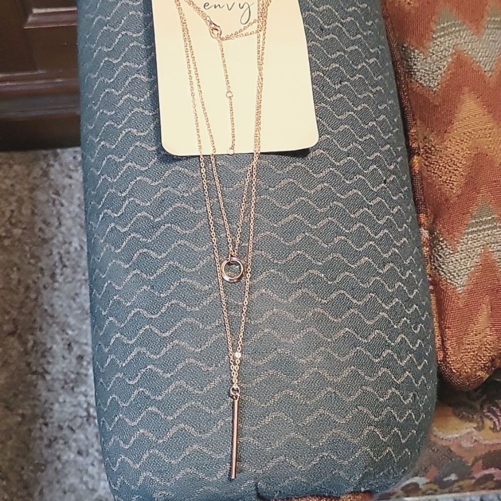 Two tiered necklace. Gold